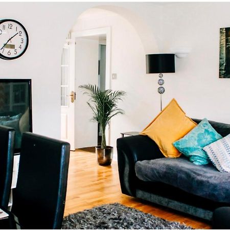 Home To Home Stay Apartment Глазгоу Екстериор снимка