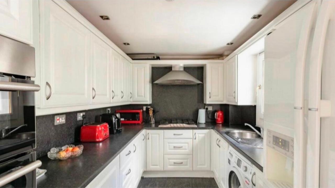 Home To Home Stay Apartment Глазгоу Екстериор снимка