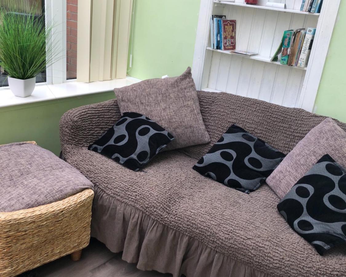 Home To Home Stay Apartment Глазгоу Екстериор снимка