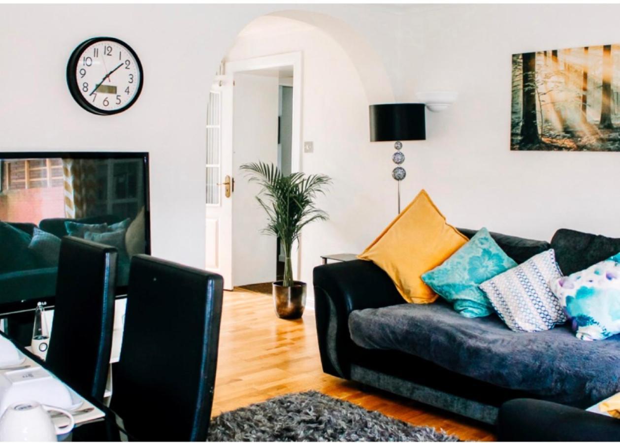 Home To Home Stay Apartment Глазгоу Екстериор снимка